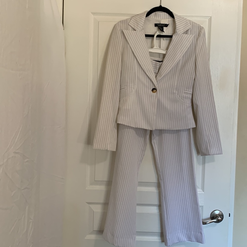 Rampage/ Small Blazer & Size 1 Pants/ White w/ Black Pinstripe Women’s Suit.